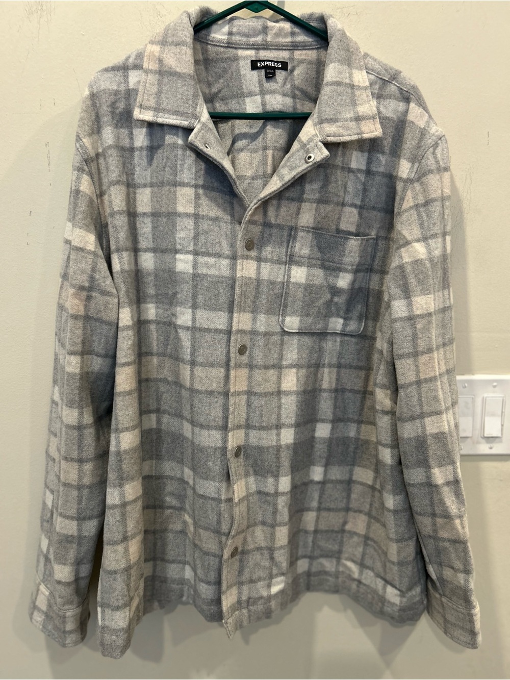 EXPRESS Gray Plaid Wool Blend Snap
Front utility Shacket.   Size XXL